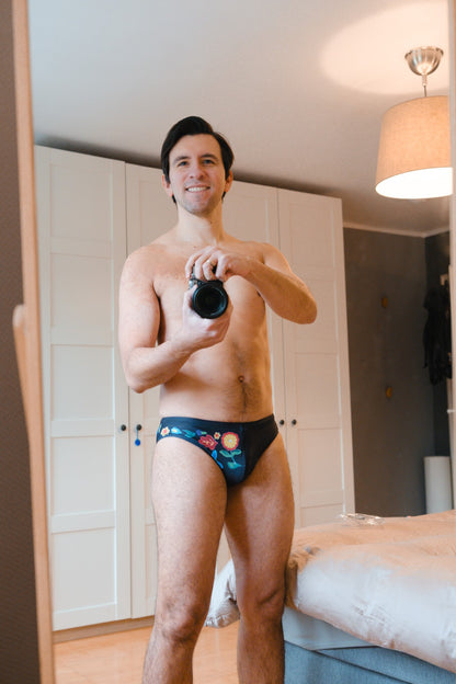 "Flor y Sol" Contour Front Swim Brief - Black (2" Hip)