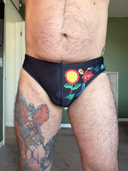 "Flor y Sol" Contour Front Swim Brief - Black (2" Hip)